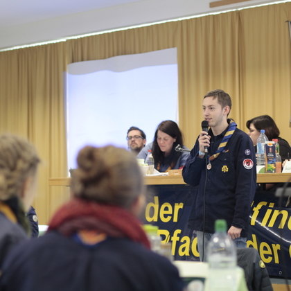 Mio talar inför scoutförsamling